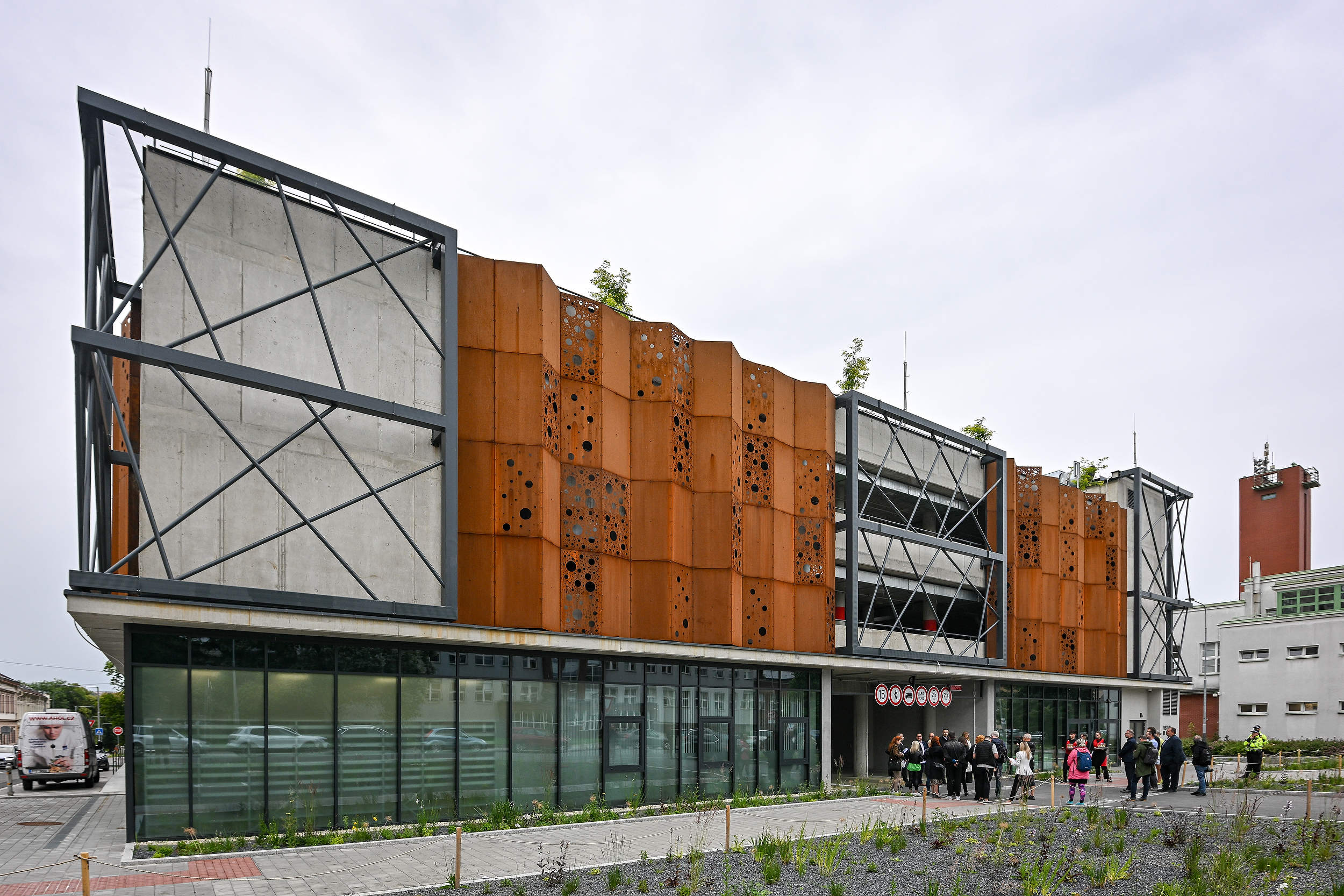 Parkovací dům u Městské nemocnice Ostrava. Foto: Lukáš Kaboň Parkovací dům u Městské nemocnice Ostrava. Foto: Lukáš Kaboň